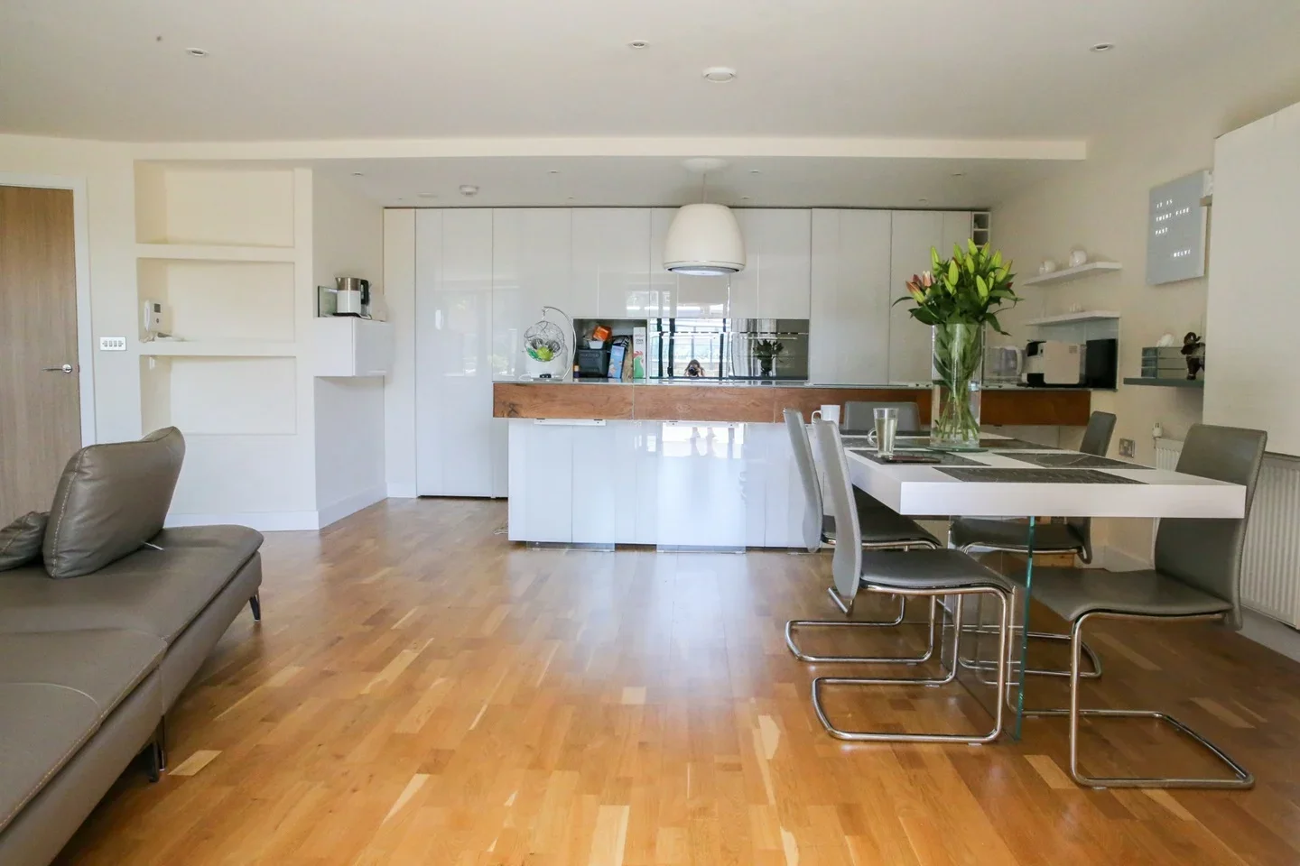 Flat Tanner Street in Greater London