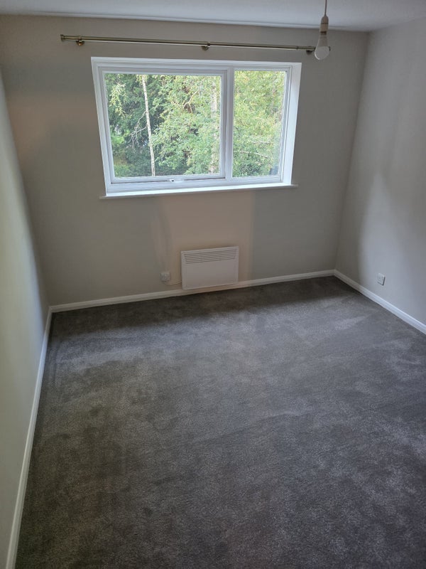 Room Spencer Road in Greater London