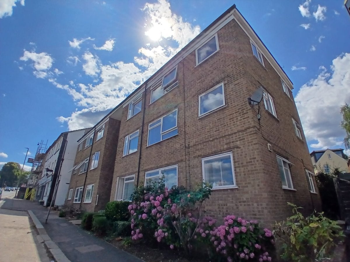 Flat Brighton Road in Reigate and Banstead