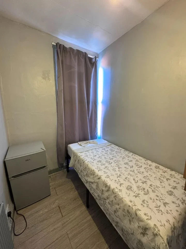 Room Sylvan Avenue in Greater London