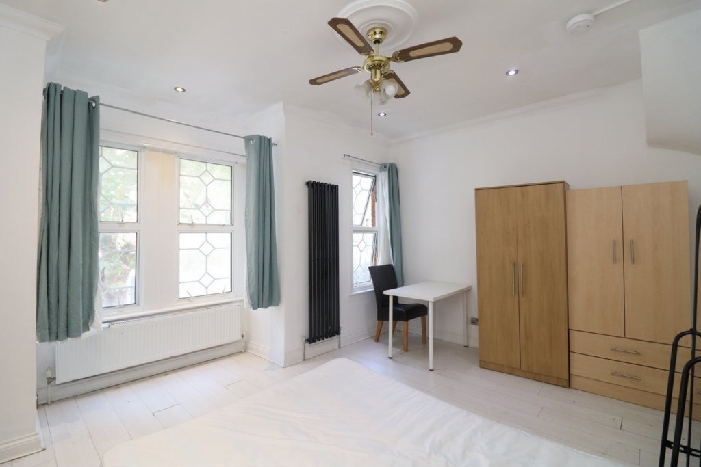 Room Globe Road in Greater London