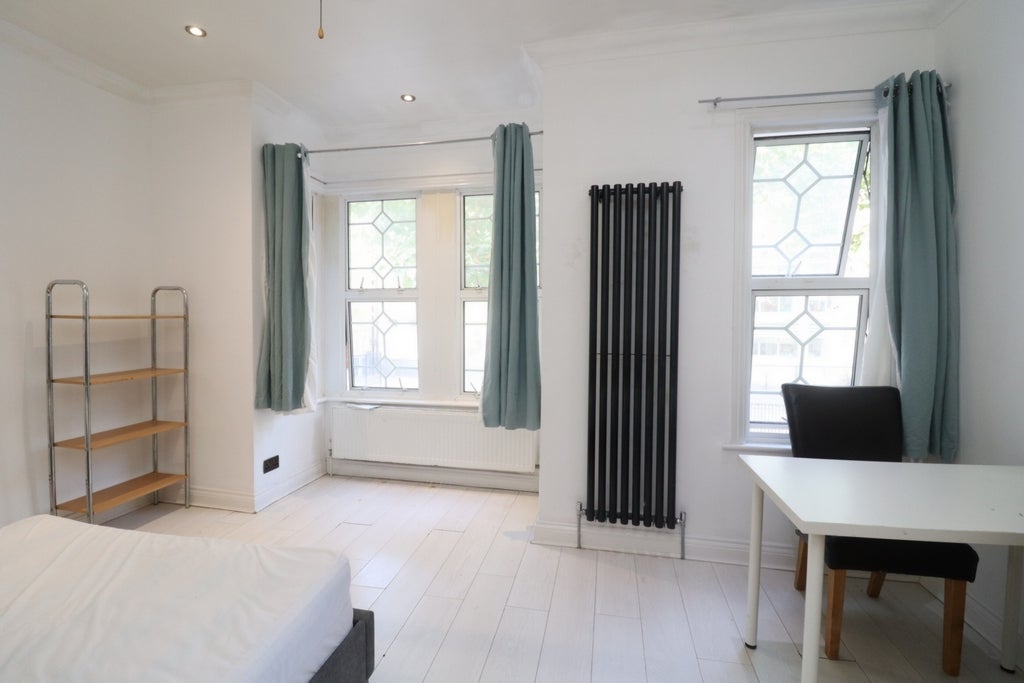 Room Globe Road in Greater London