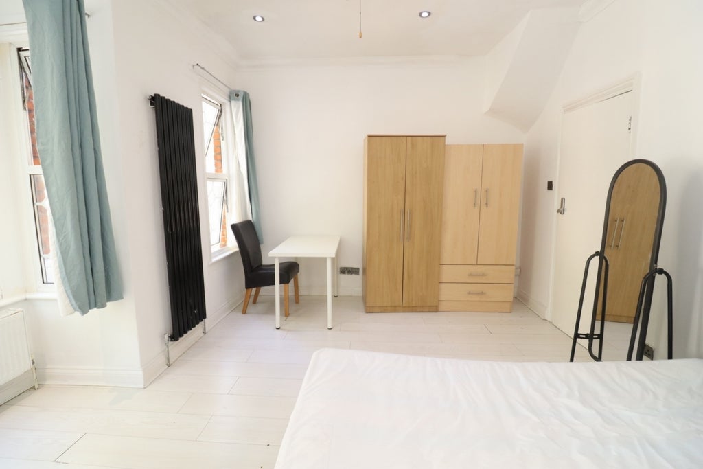 Room Globe Road in Greater London