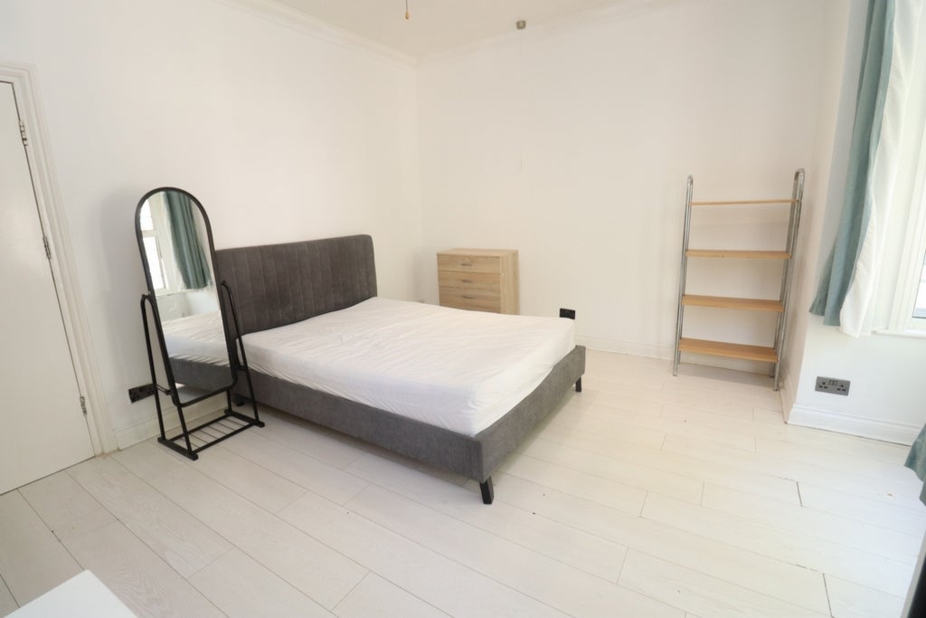 Room Globe Road in Greater London