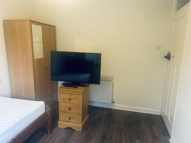 Room Hertford Road in Greater London
