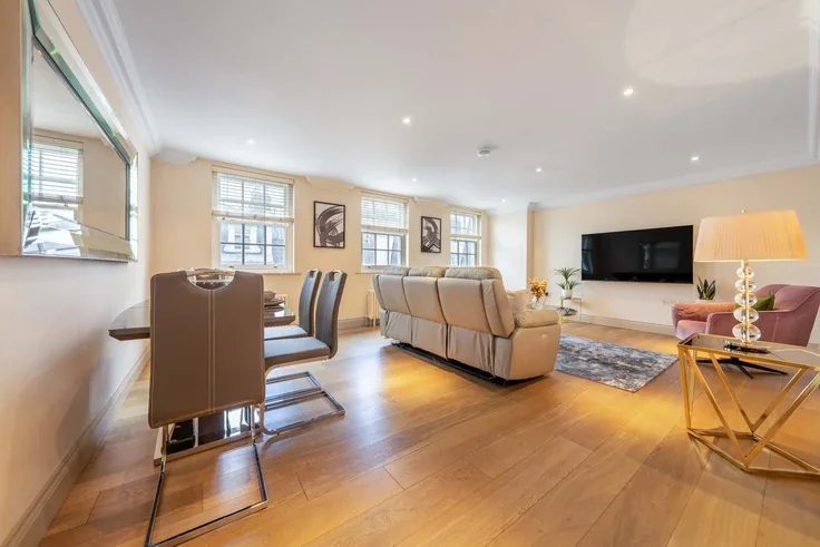 Flat Hertford Street in City of Westminster