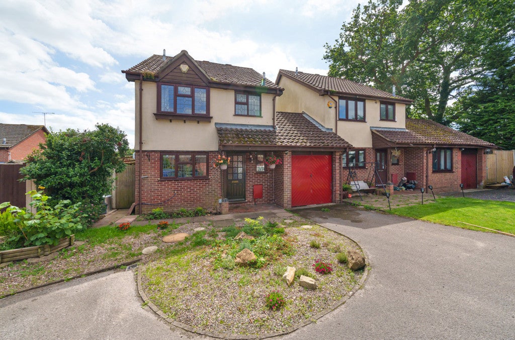House Chalfont Way in Reading