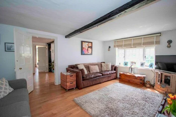 House Arlington Drive in Greater London