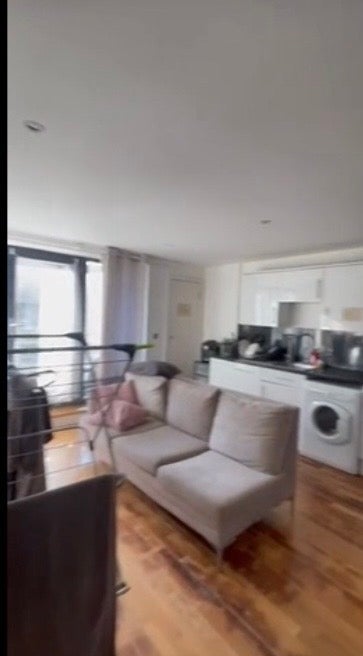 Room Tivoli Mews in Greater London