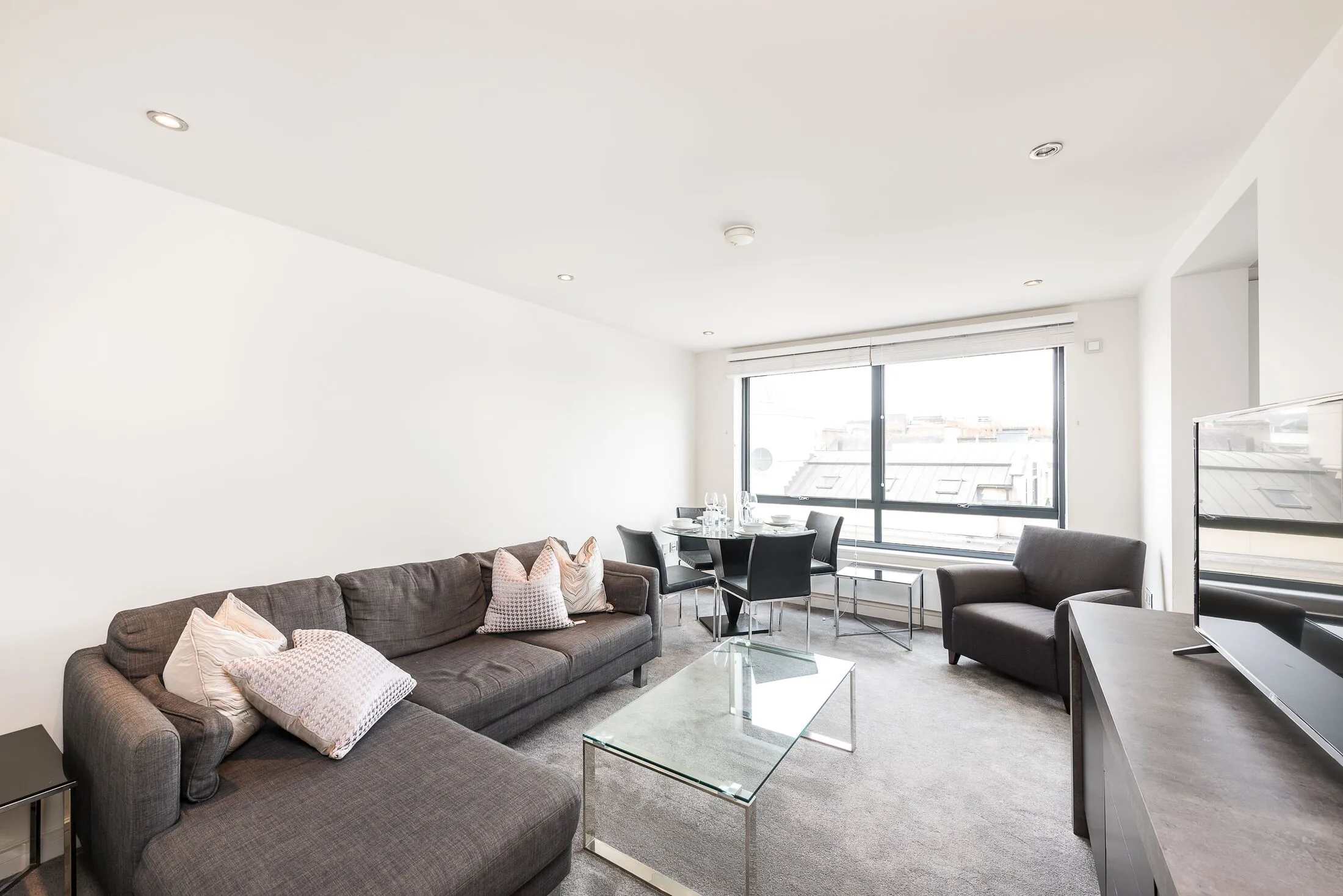 Flat Pond Place in Greater London