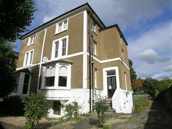 Flat St. James' Road in Greater London