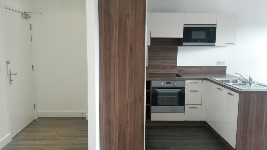 Flat Adenmore Road in Greater London