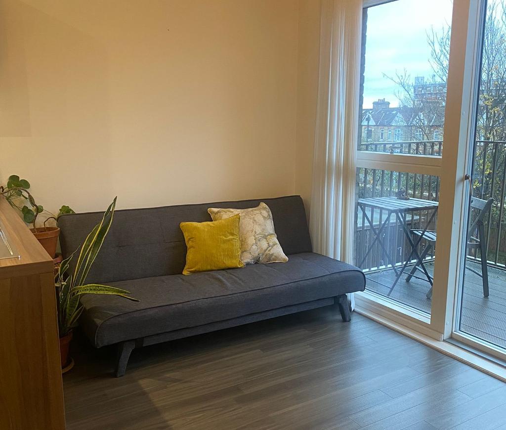 Flat Adenmore Road in Greater London