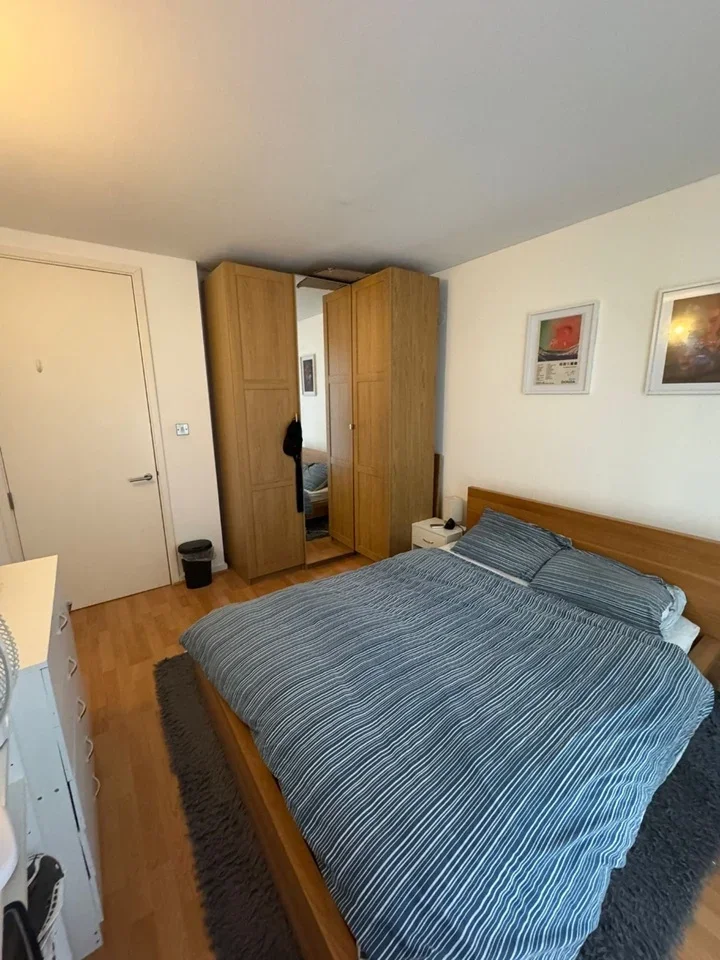 Flat West Parkside in Greater London