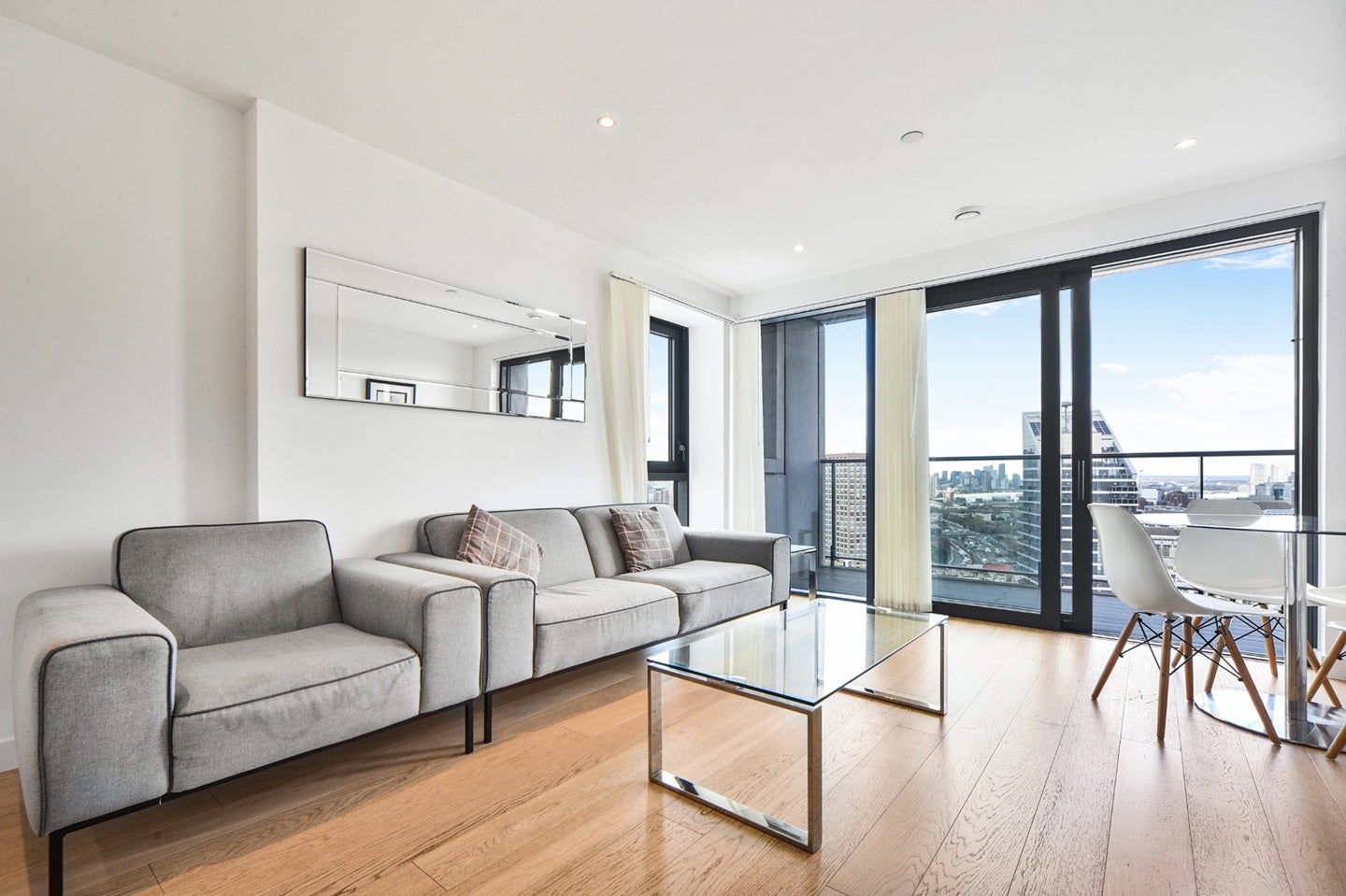 Flat Yabsley Street in Greater London