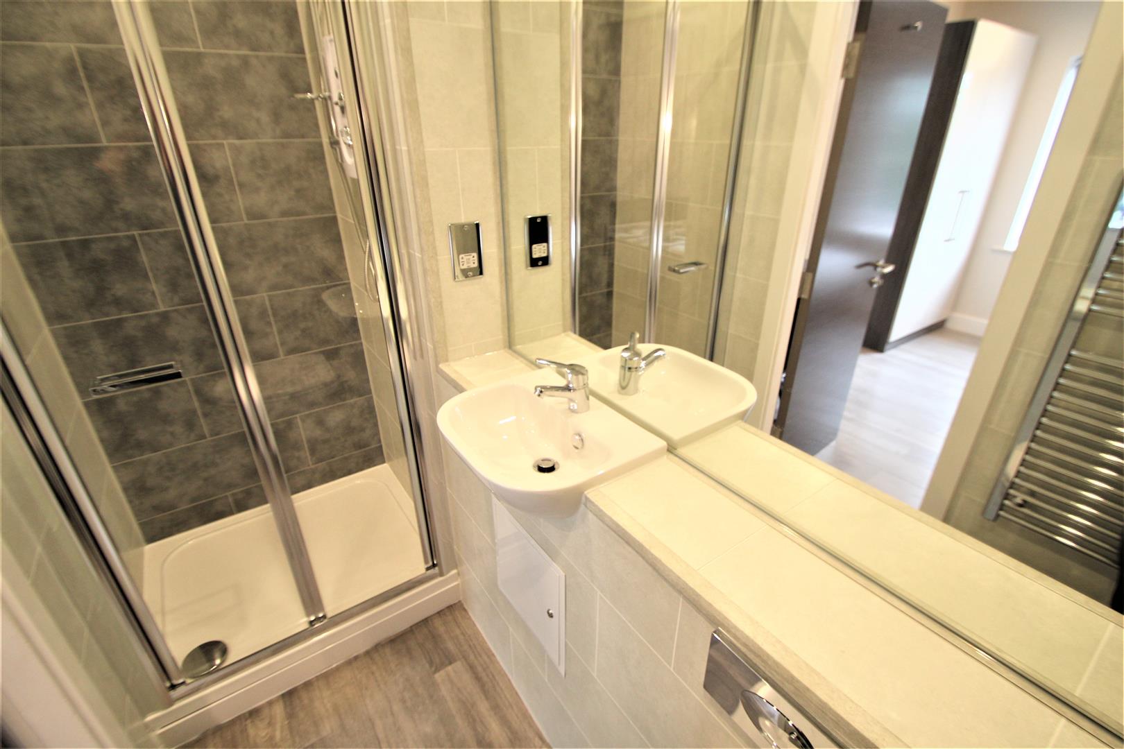 Flat Hartwell Road in Leeds