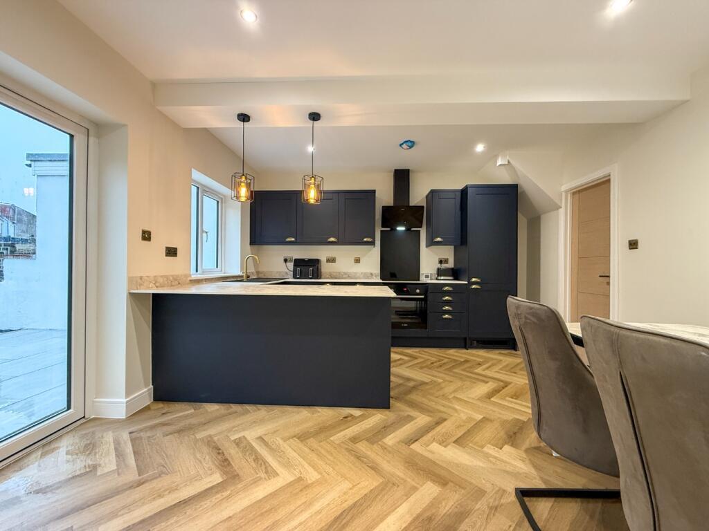 Room Sandown Road in Bristol