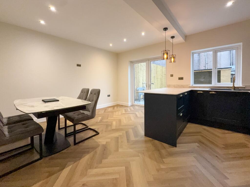 Room Sandown Road in Bristol