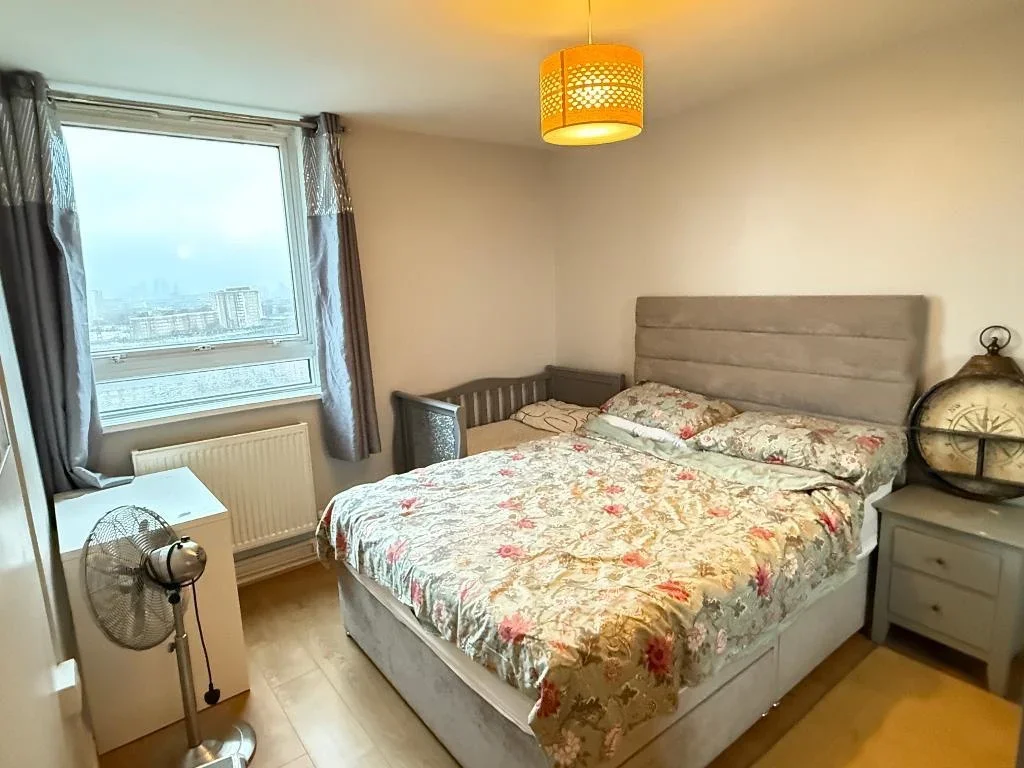 Room Warndon Street in Greater London
