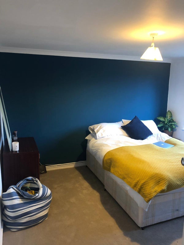 Flat Bulwer Court Road in Greater London