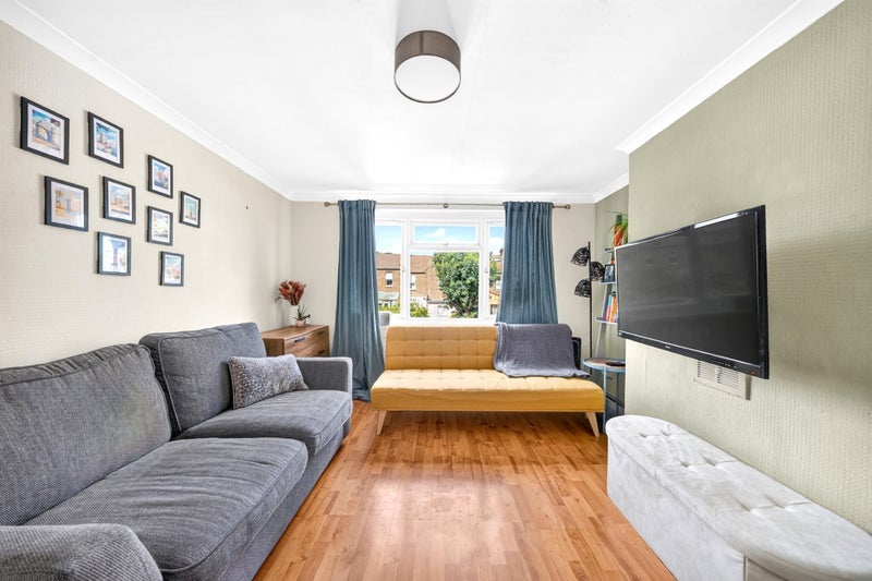 Flat Bulwer Court Road in Greater London