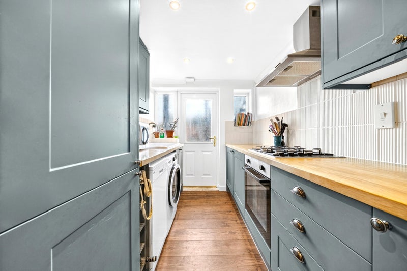 Flat Bulwer Court Road in Greater London