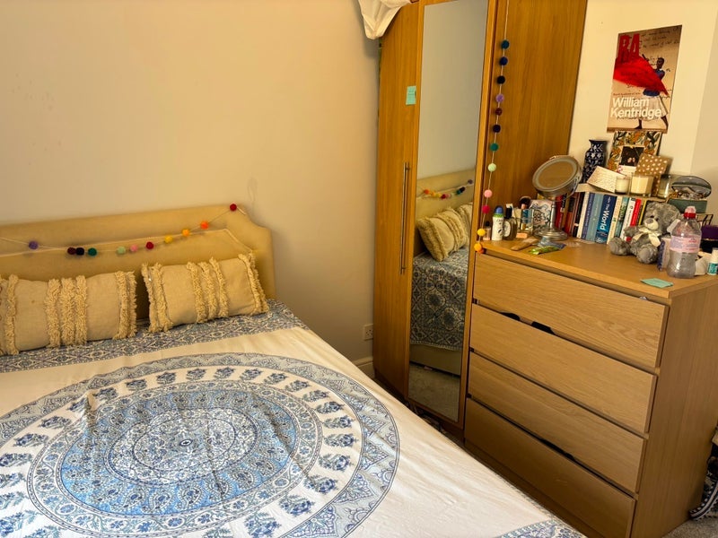 Room Alderney Street in City of Westminster