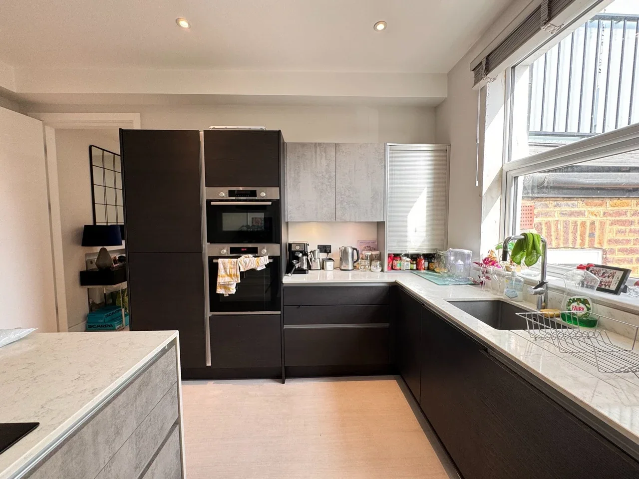 Flat Brackenbury Road in Greater London
