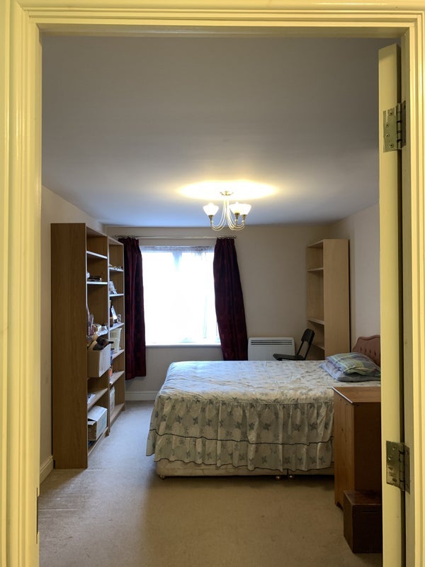 Room Candle Street in Greater London