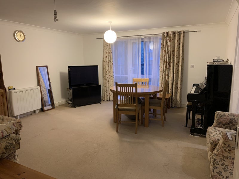 Room Candle Street in Greater London