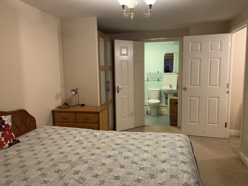 Room Candle Street in Greater London