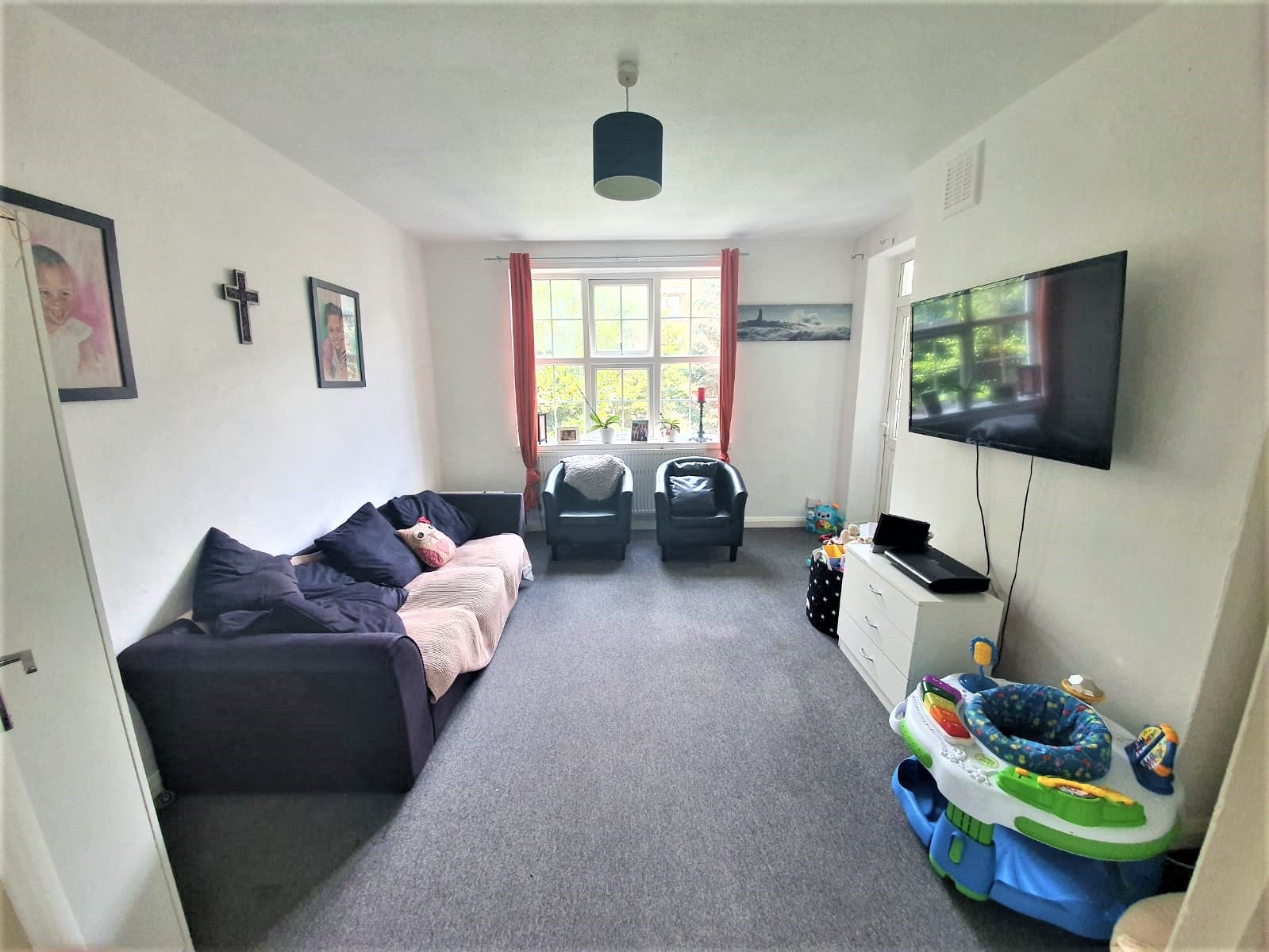 Flat Ashmount Road in Greater London