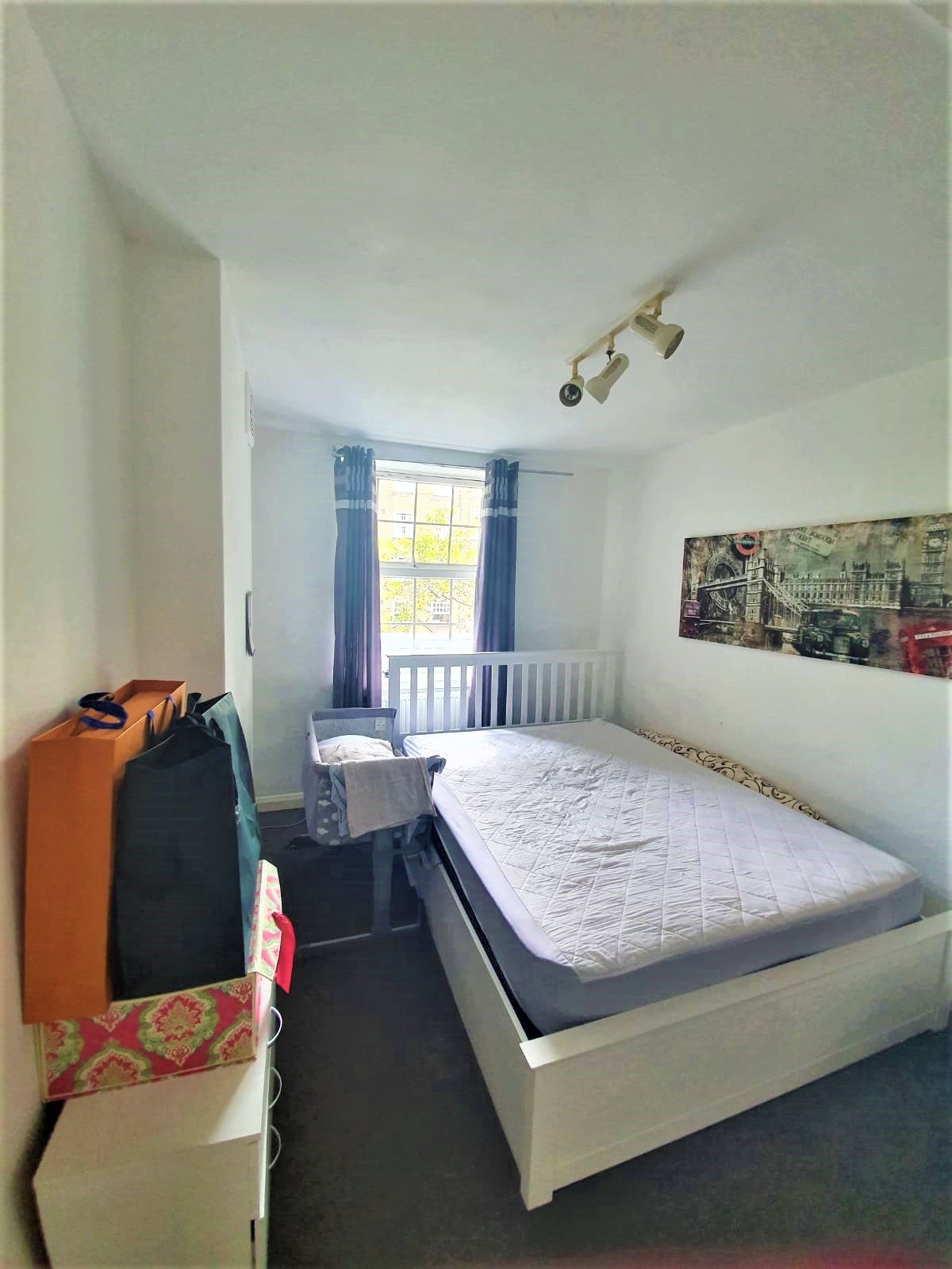 Flat Ashmount Road in Greater London