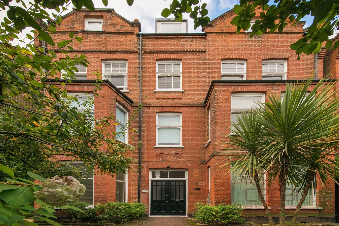 Flat Greencroft Gardens in Greater London