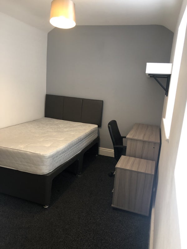 Room Darnley Street in Stoke-on-Trent