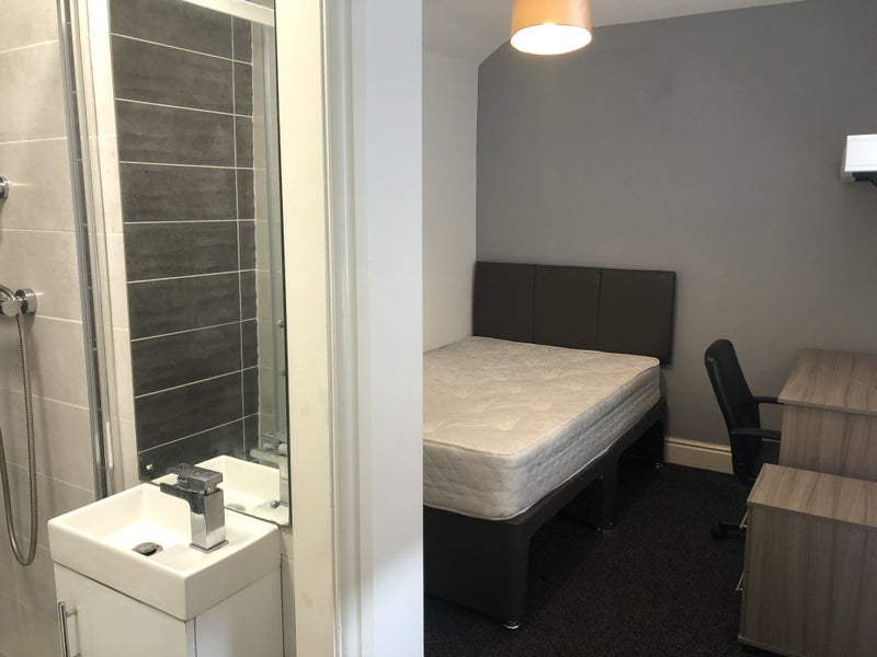 Room Darnley Street in Stoke-on-Trent