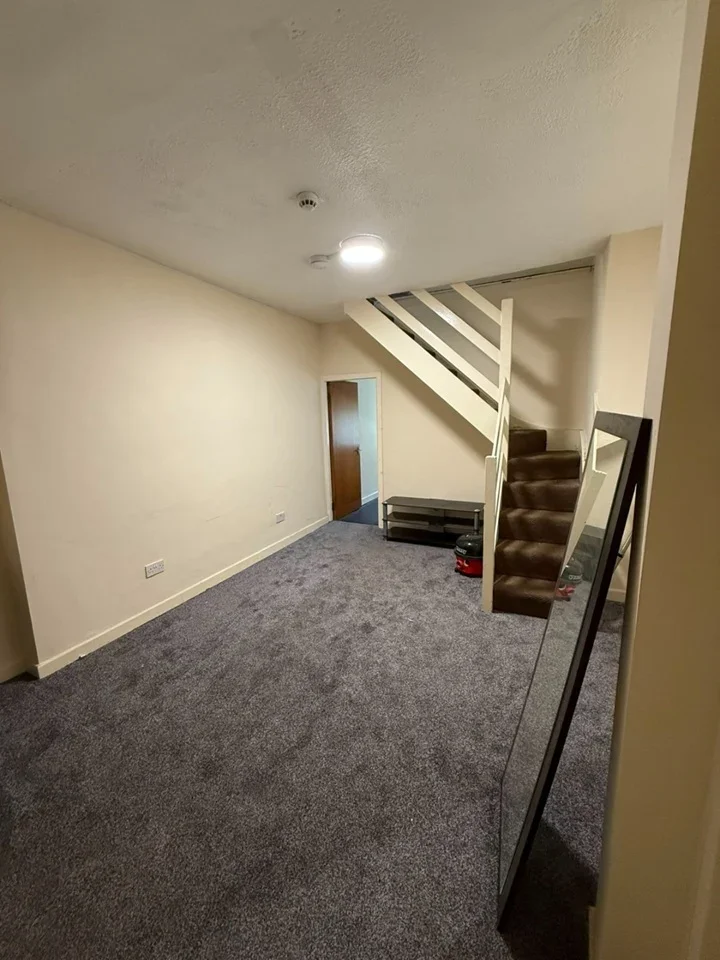 Room Wellington Street West in Salford