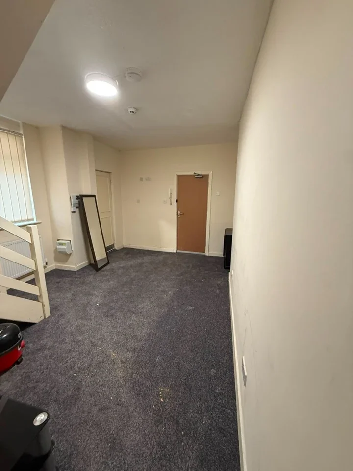 Room Wellington Street West in Salford
