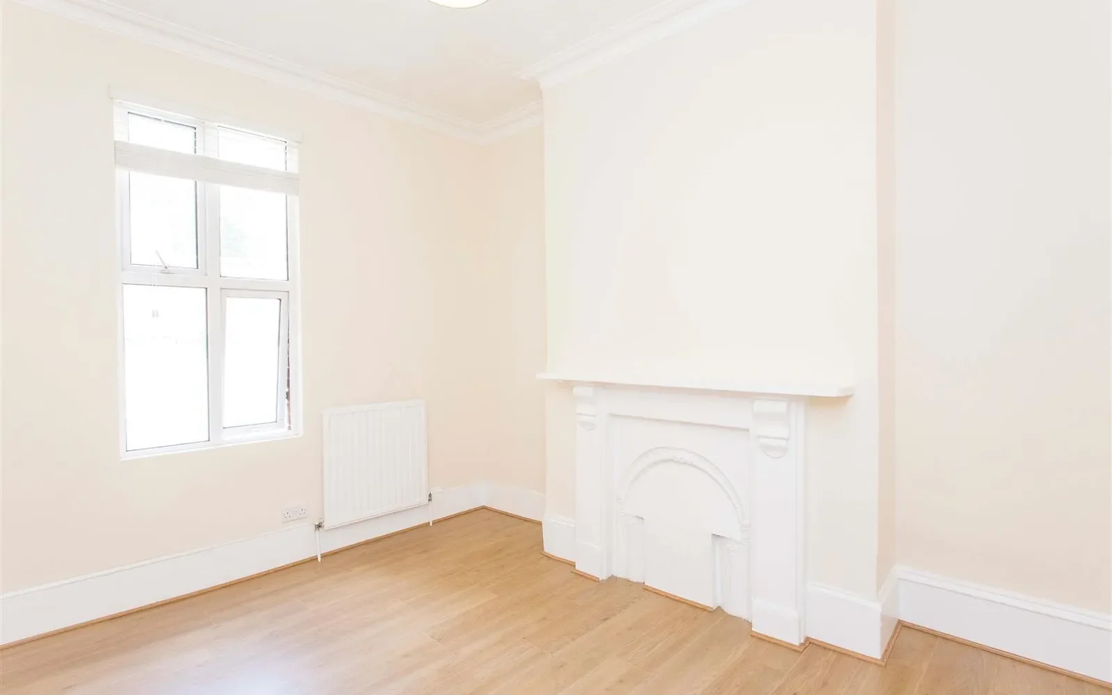 Flat Caledonian Road in Greater London