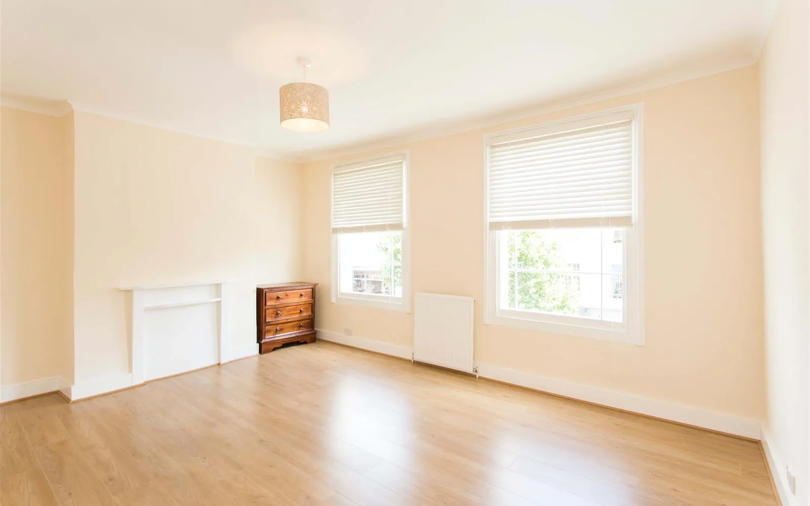 Flat Caledonian Road in Greater London