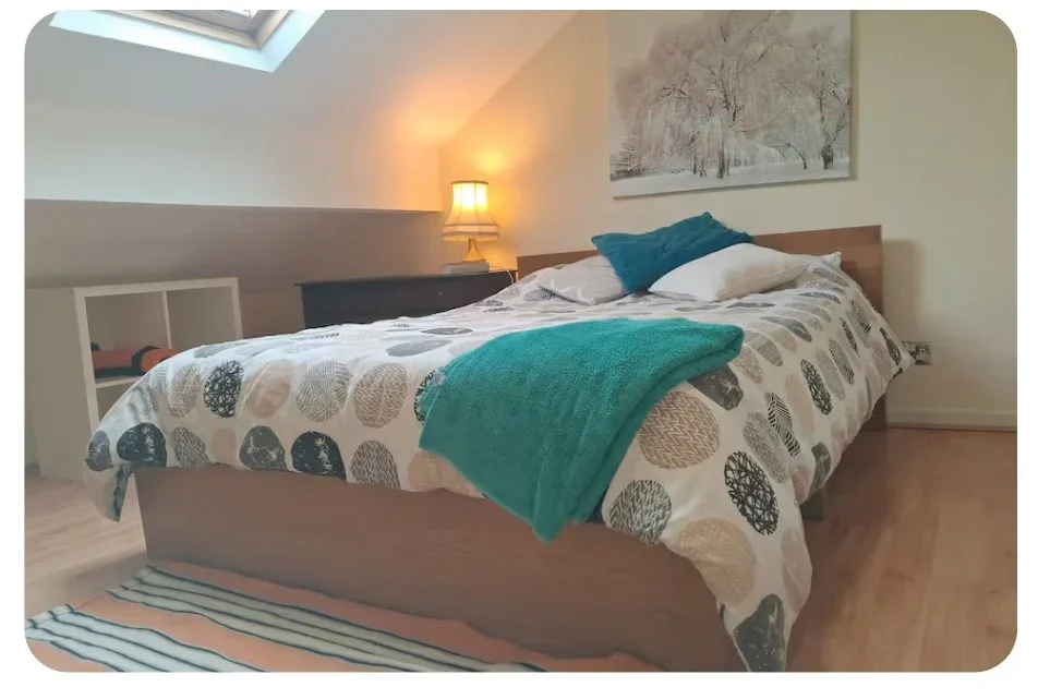Room Aston Street in Leeds