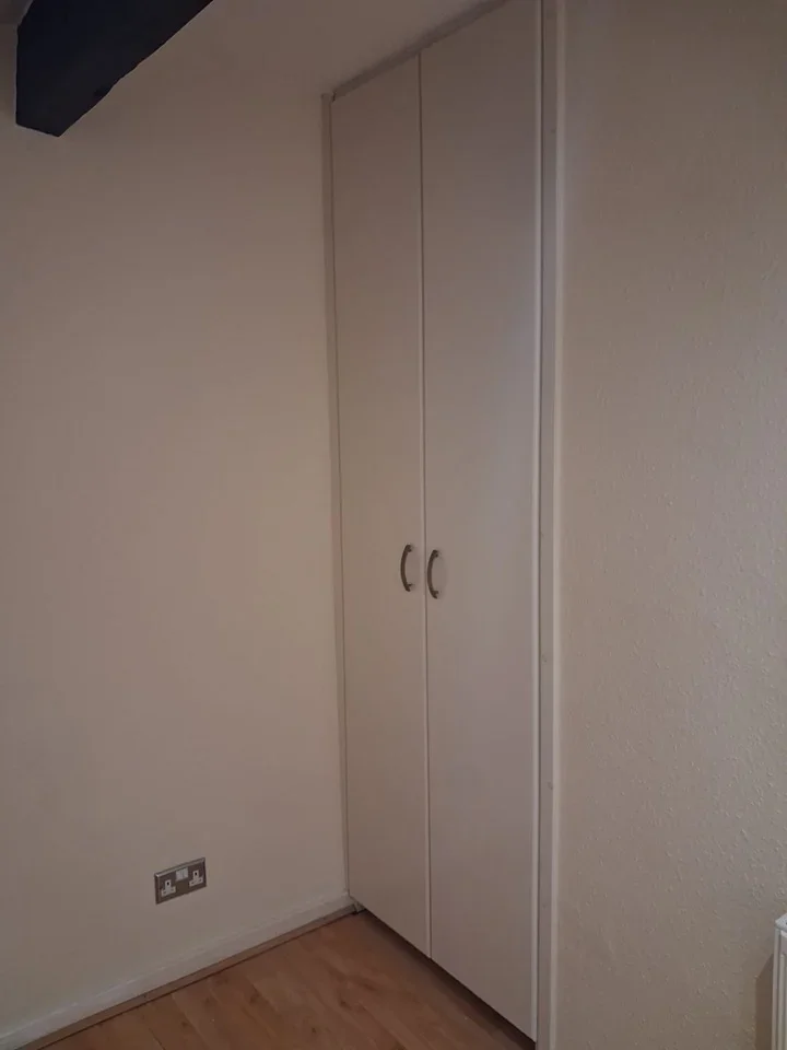 Room Aston Street in Leeds