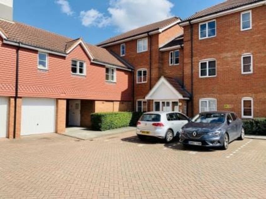 Flat Vancouver Road in Broxbourne