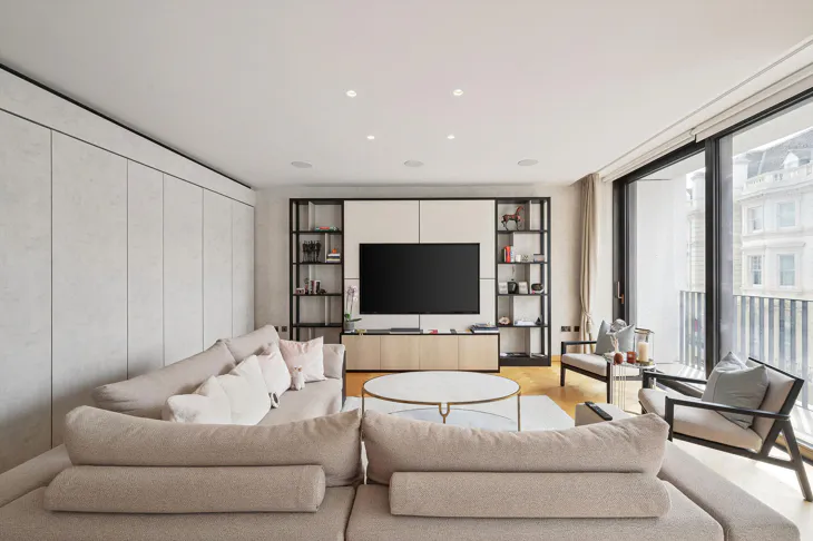 Flat Kensington Road in Greater London