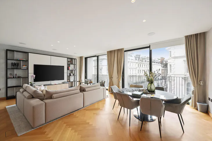 Flat Kensington Road in Greater London