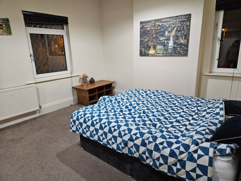 Room The Mount in Newcastle-under-Lyme