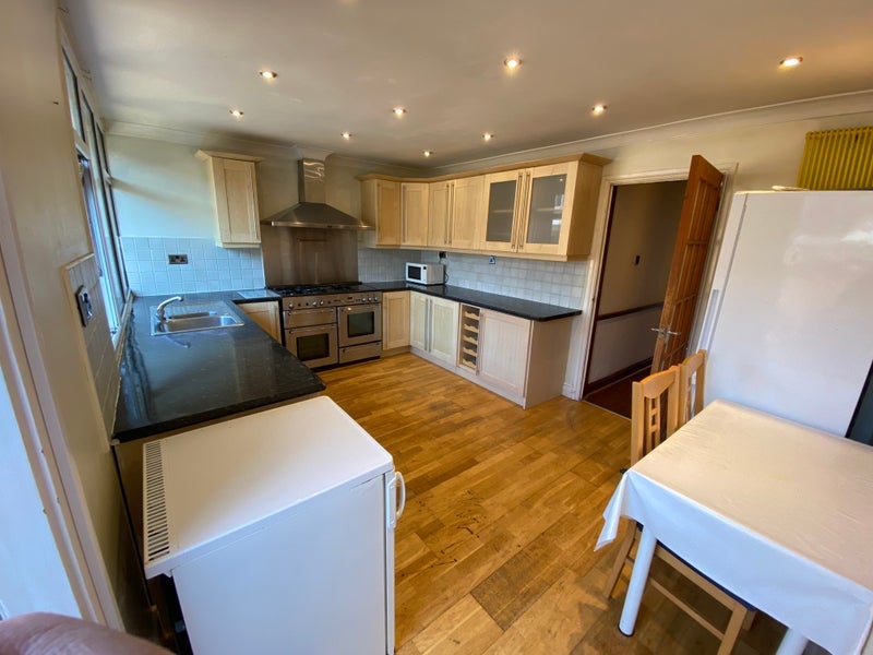 Room Glenister Road in Greater London
