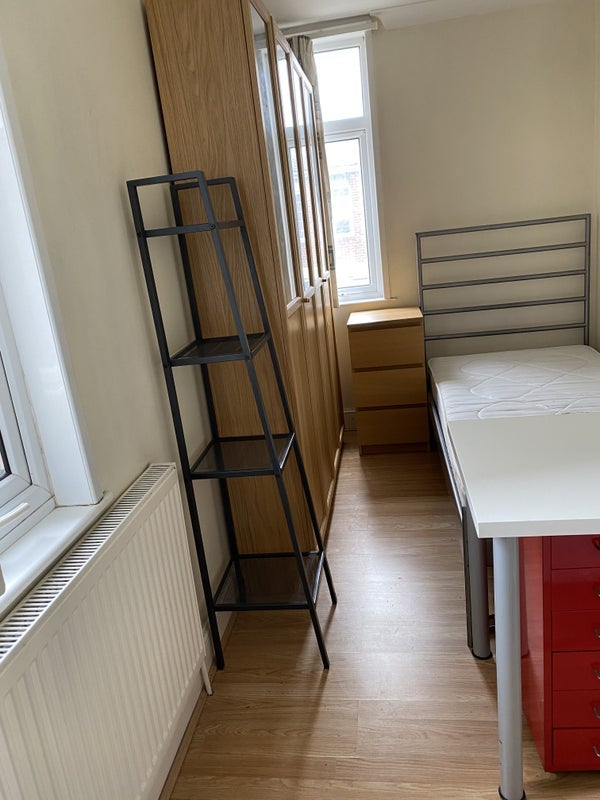 Room Glenister Road in Greater London