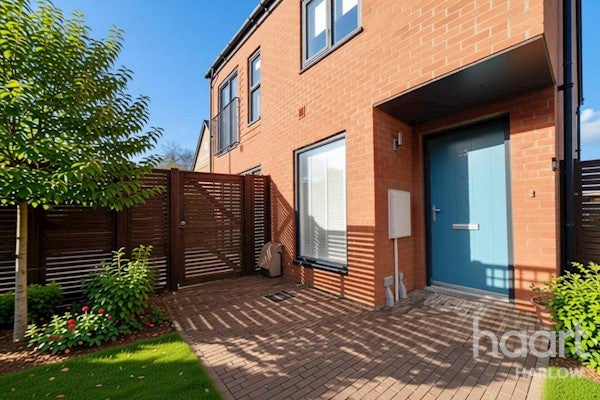 Flat North Square in Harlow