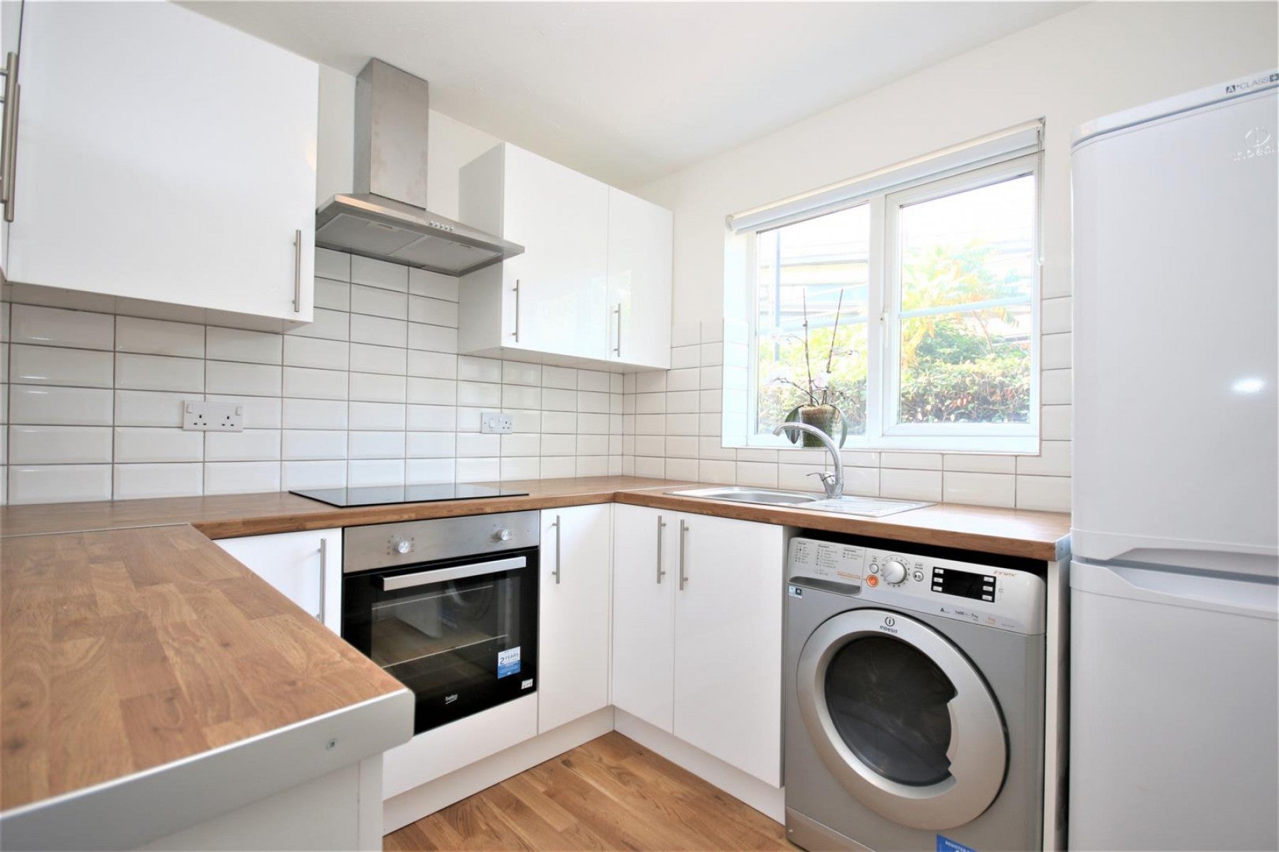 Flat Heddington Grove in Greater London